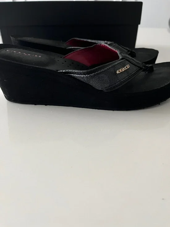 Coach Black Leather Thong Sandals with Red Lining and Gold Logo Box included - Picture 4 of 10